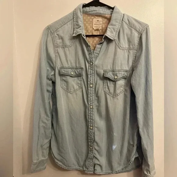 American Eagle Outfitters Pearl Snap denim Long Sleeve Button Down Shirt M EUC - Picture 1 of 4